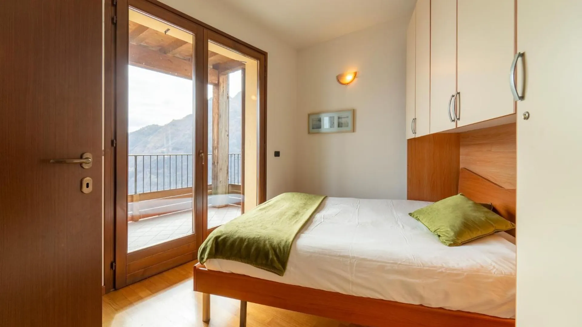 Willow Apartment With Lakeview By Wonderful Italy Gravedona 0*,  Italien